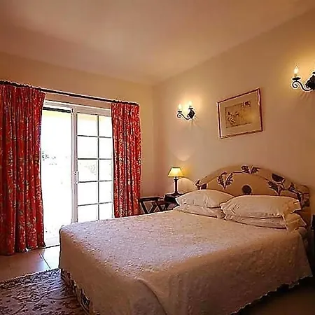 Villa Sleeps 8 Pool Wifi *
