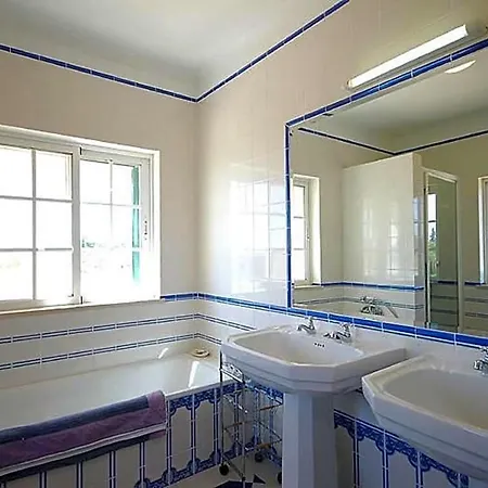 Вилла Sleeps 8 Pool Wifi *