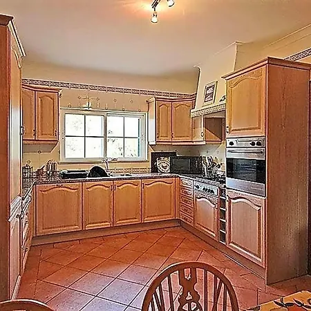 Sleeps 8 Pool Wifi Лагуш